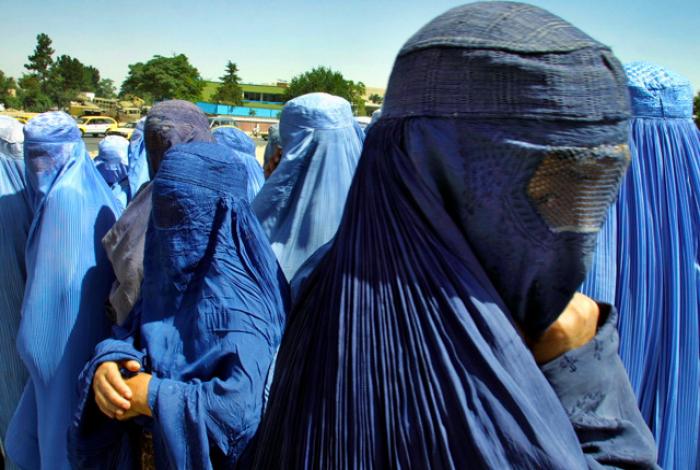 Donne con burka afgane 