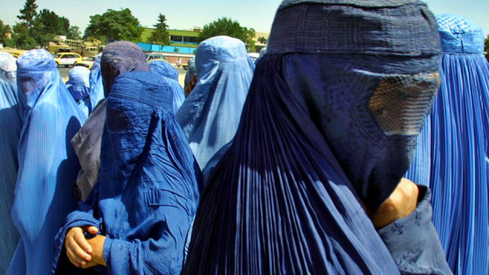 Donne con burka afgane
