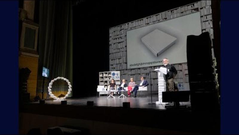 Preview image for the video "Il libro è rivoluzione. Cerimonia mattutina".